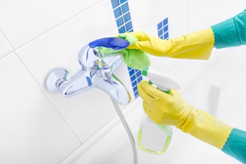 Bathroom and tile cleaning for a rental property in Haringey